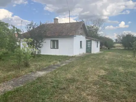 Eladó családi ház, Karcag 2 szoba 70 m² 7.5 M Ft